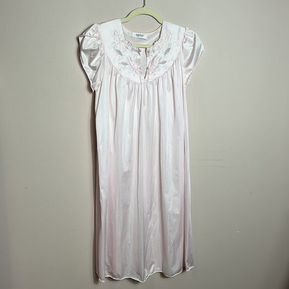 Set of Komar Vintage Light Pink Embroidered Chemise and Robe size small - Picture 11 of 14